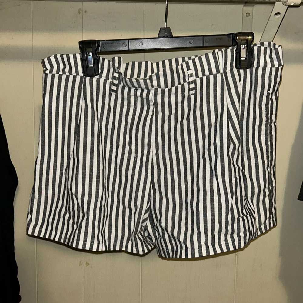 Off white and light gray striped shorts. Size large. Has pockets!